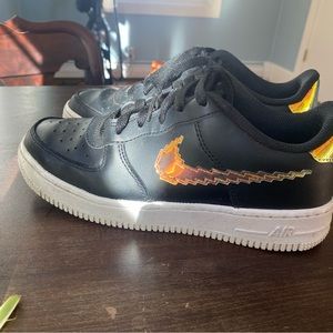 Nikes 5.5Y fits women’s 7